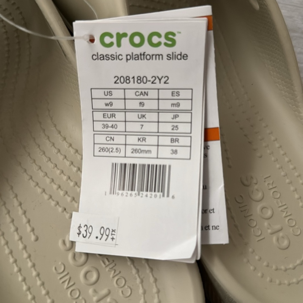 NWT Crocs platform sandal with two charms - Picture 5 of 5